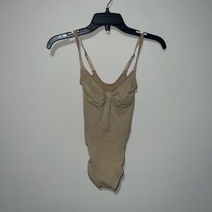 SKIMS SEAMLESS SCULPT THONG BODYSUIT CLAY LARGE